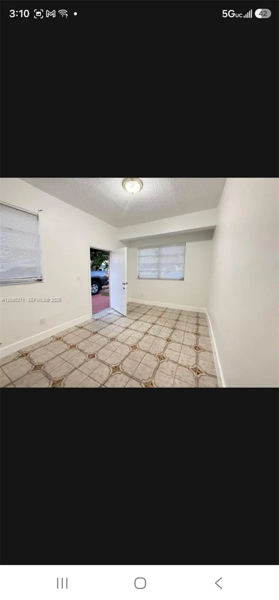 5318 W 4th Ln Hialeah, FL 33012
