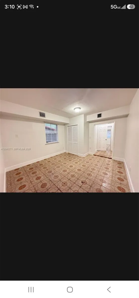 5318 W 4th Ln Hialeah, FL 33012
