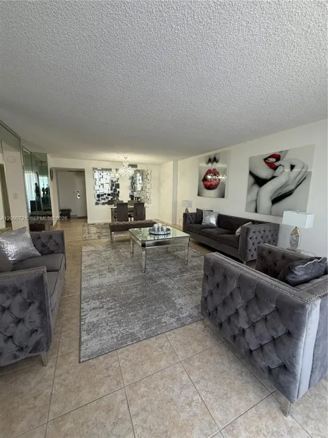 2500 Parkview Dr #907