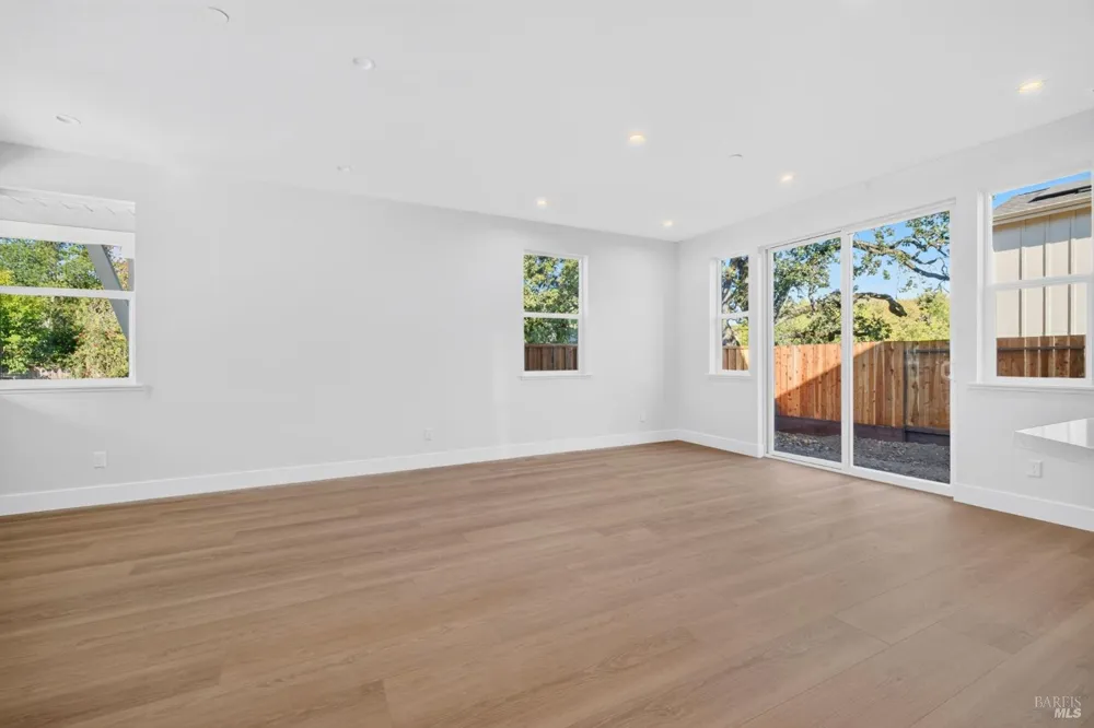 2450 Linwood Avenue Santa Rosa, CA 95404