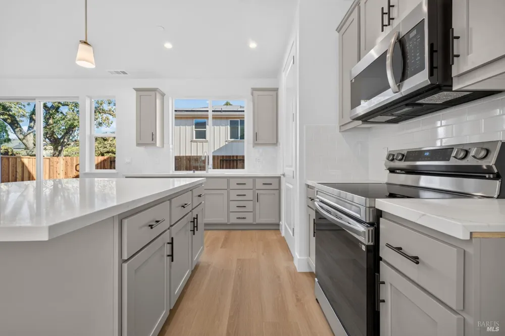 2450 Linwood Avenue Santa Rosa, CA 95404