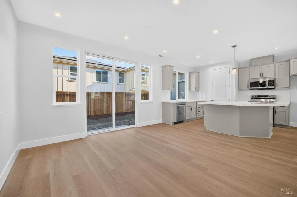 2450 Linwood Avenue Santa Rosa, CA 95404
