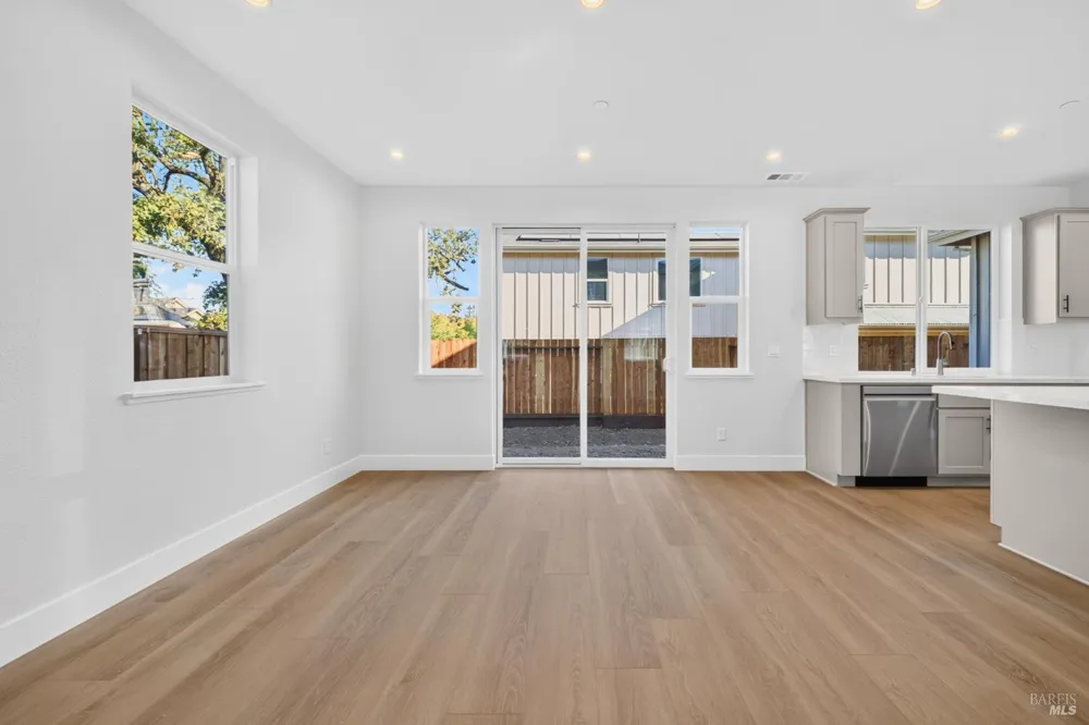 2450 Linwood Avenue Santa Rosa, CA 95404