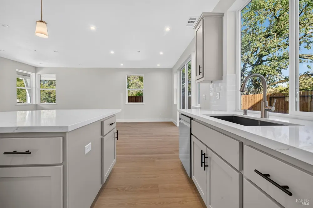 2450 Linwood Avenue Santa Rosa, CA 95404