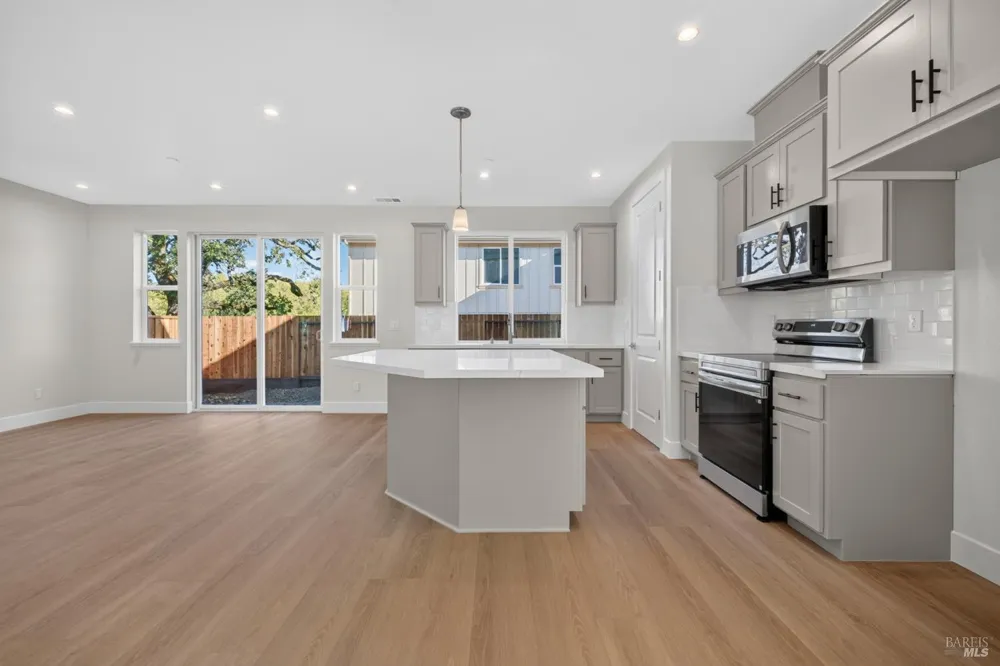 2450 Linwood Avenue Santa Rosa, CA 95404
