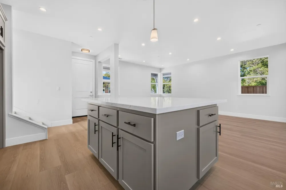 2450 Linwood Avenue Santa Rosa, CA 95404