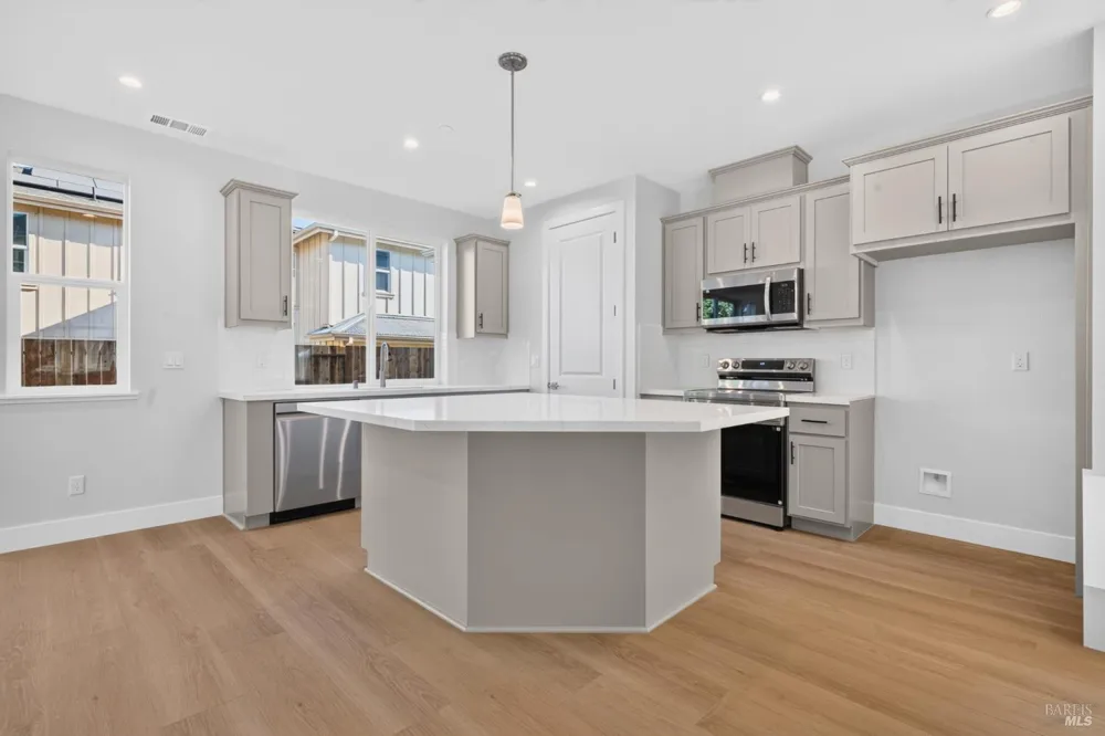 2450 Linwood Avenue Santa Rosa, CA 95404