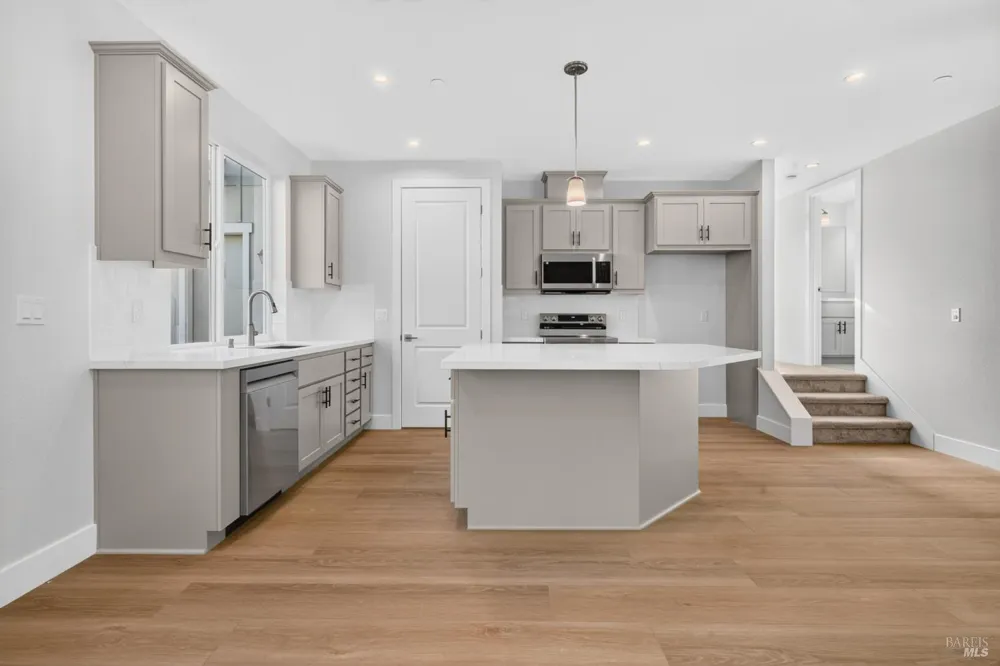 2450 Linwood Avenue Santa Rosa, CA 95404
