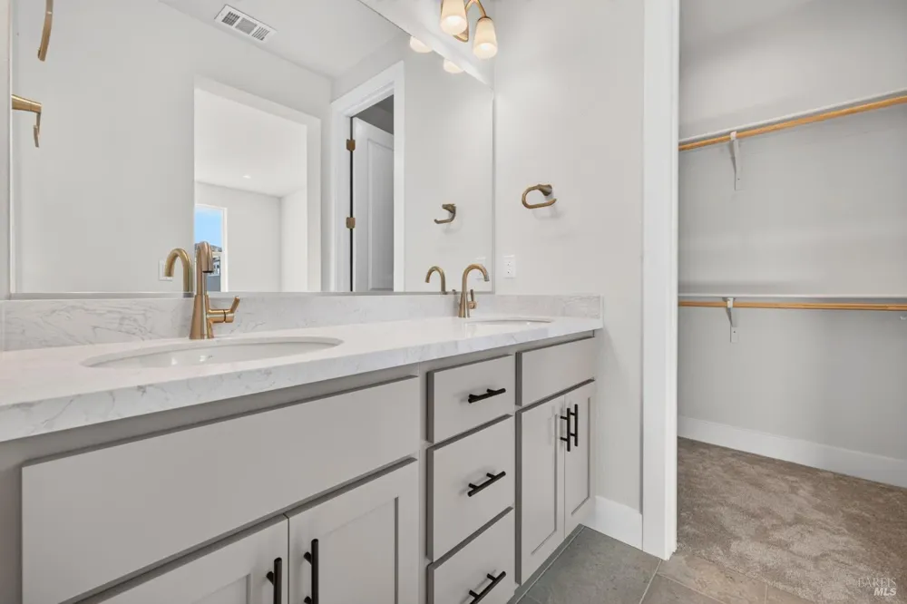 2450 Linwood Avenue Santa Rosa, CA 95404