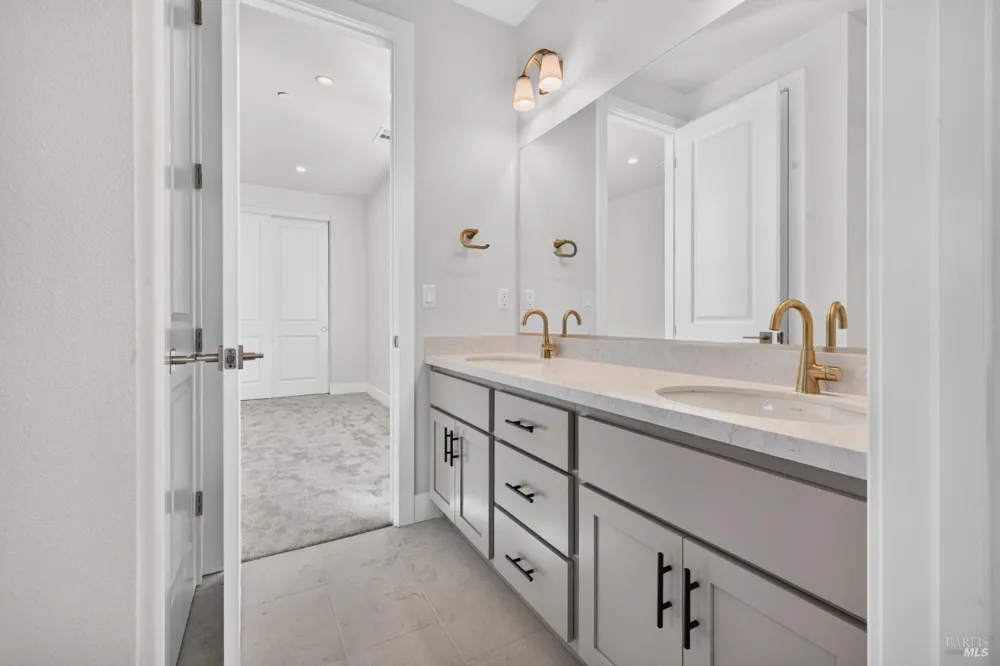 2450 Linwood Avenue Santa Rosa, CA 95404