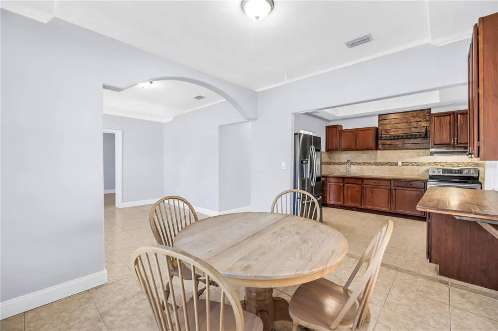 2906 W MAIN STREET Tampa, FL 33607