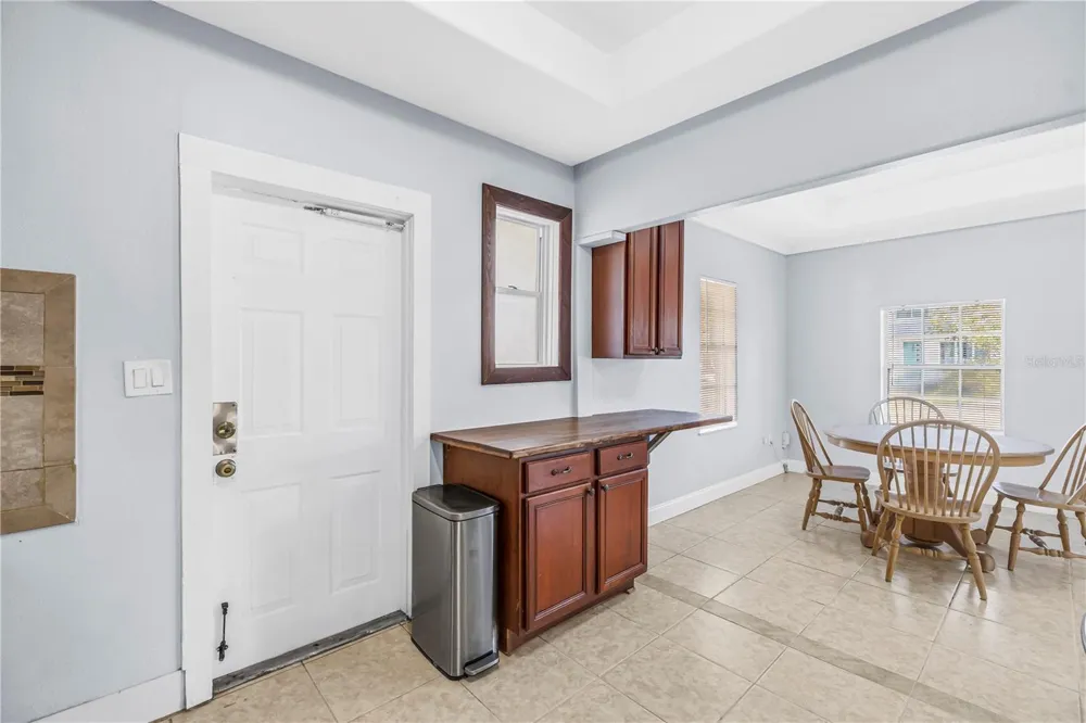 2906 W MAIN STREET Tampa, FL 33607