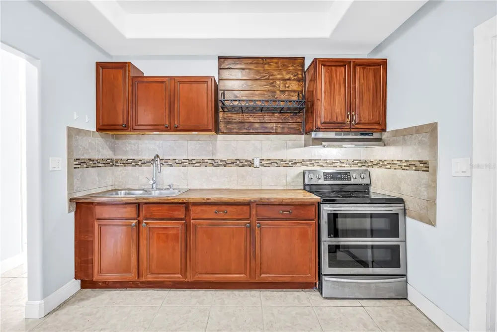 2906 W MAIN STREET Tampa, FL 33607