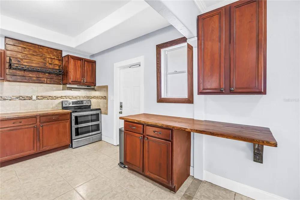 2906 W MAIN STREET Tampa, FL 33607
