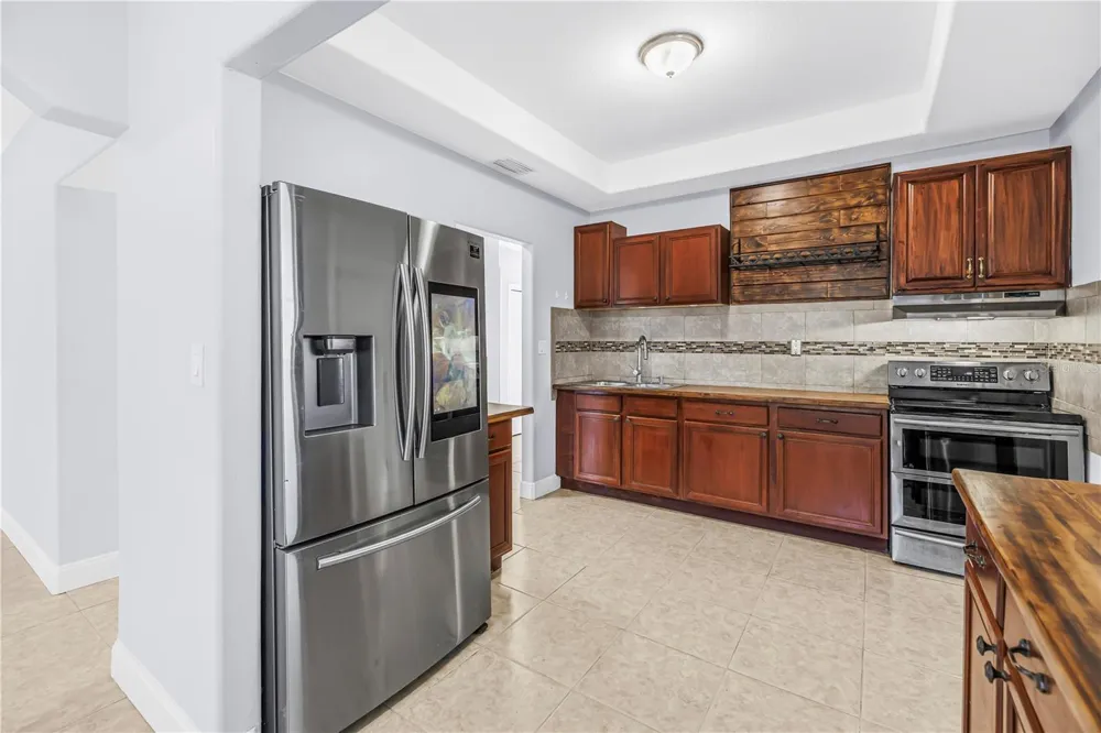 2906 W MAIN STREET Tampa, FL 33607
