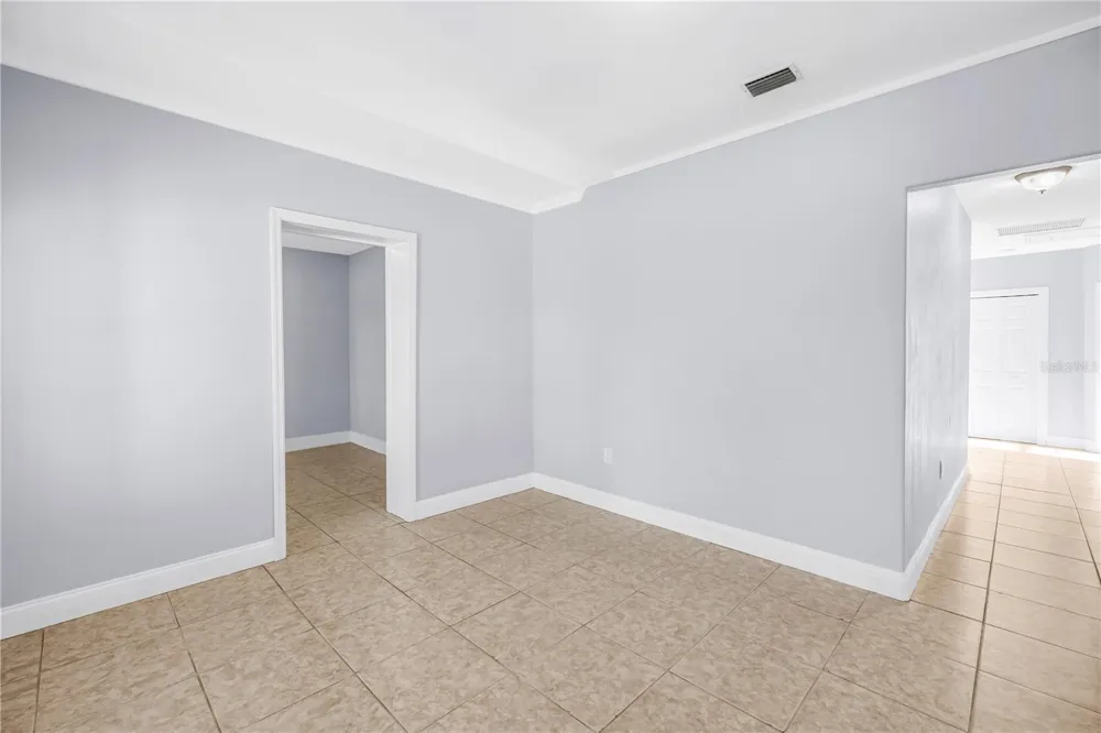 2906 W MAIN STREET Tampa, FL 33607