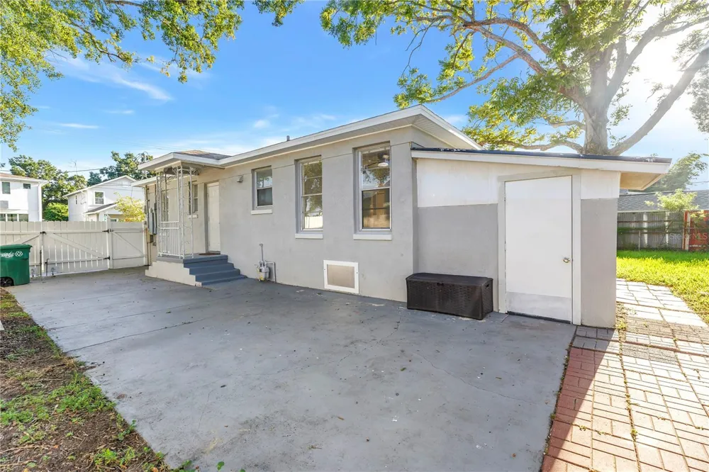 2906 W MAIN STREET Tampa, FL 33607