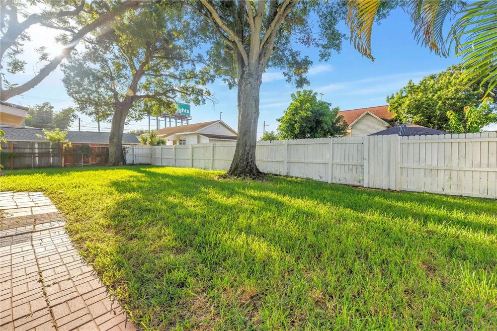 2906 W MAIN STREET Tampa, FL 33607