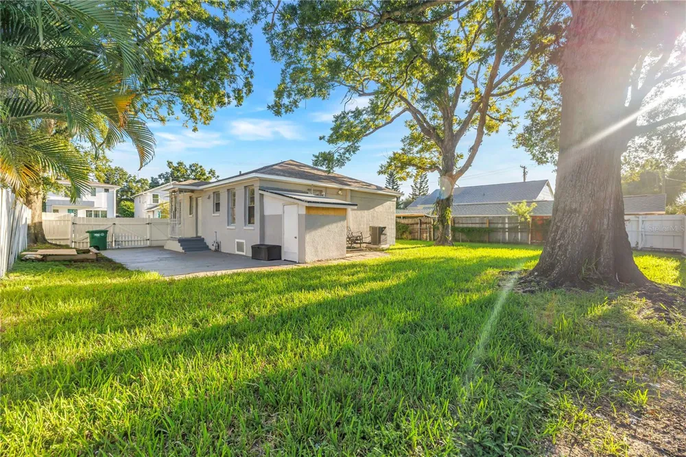 2906 W MAIN STREET Tampa, FL 33607