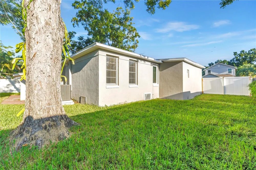 2906 W MAIN STREET Tampa, FL 33607