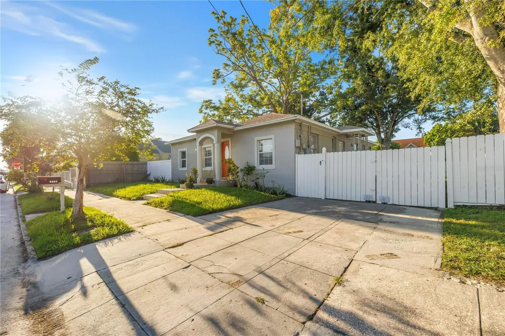2906 W MAIN STREET Tampa, FL 33607