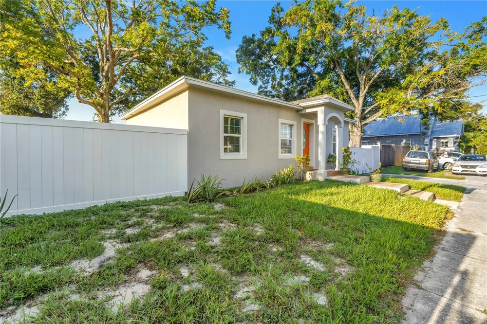 2906 W MAIN STREET Tampa, FL 33607