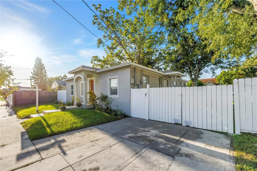 2906 W MAIN STREET Tampa, FL 33607