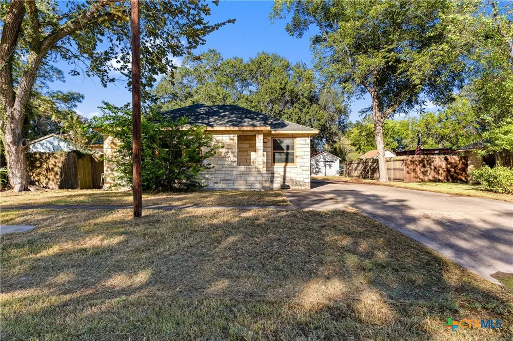 407 S 4th Ganado, TX 77962