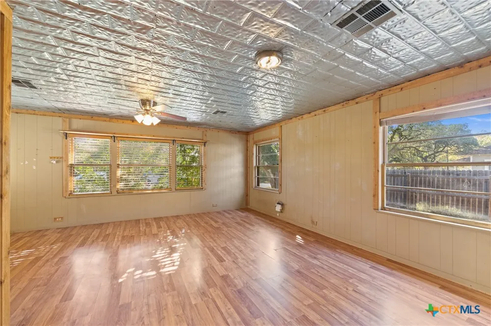 407 S 4th Ganado, TX 77962