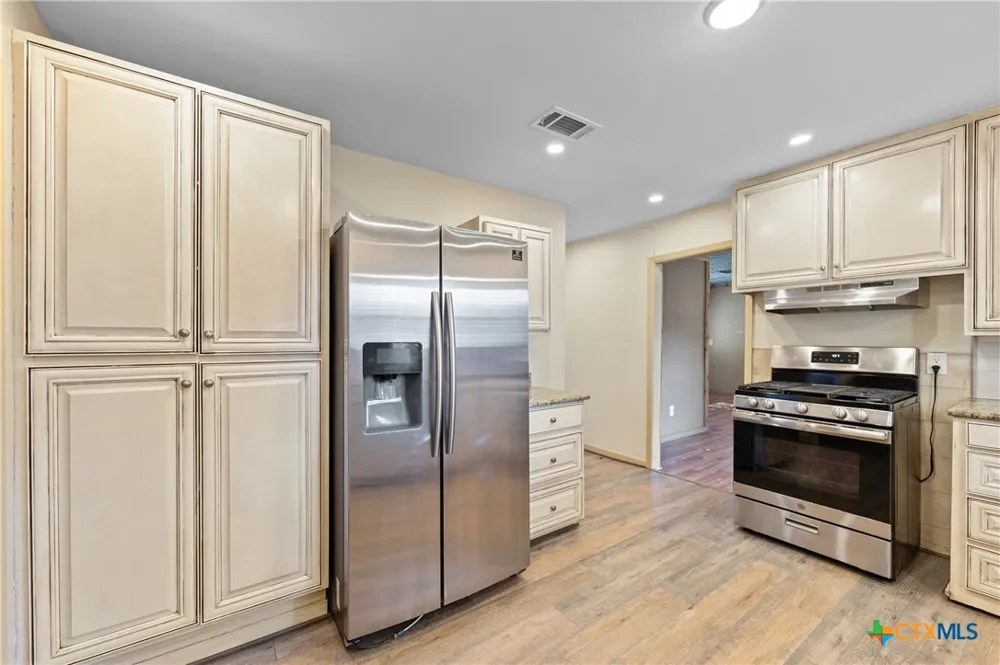 407 S 4th Ganado, TX 77962