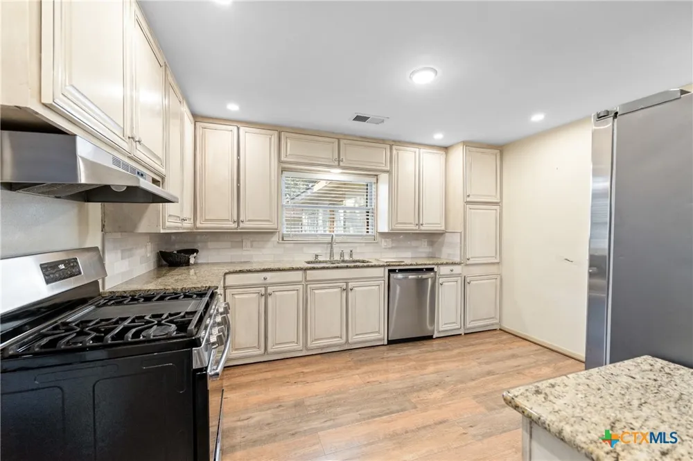 407 S 4th Ganado, TX 77962