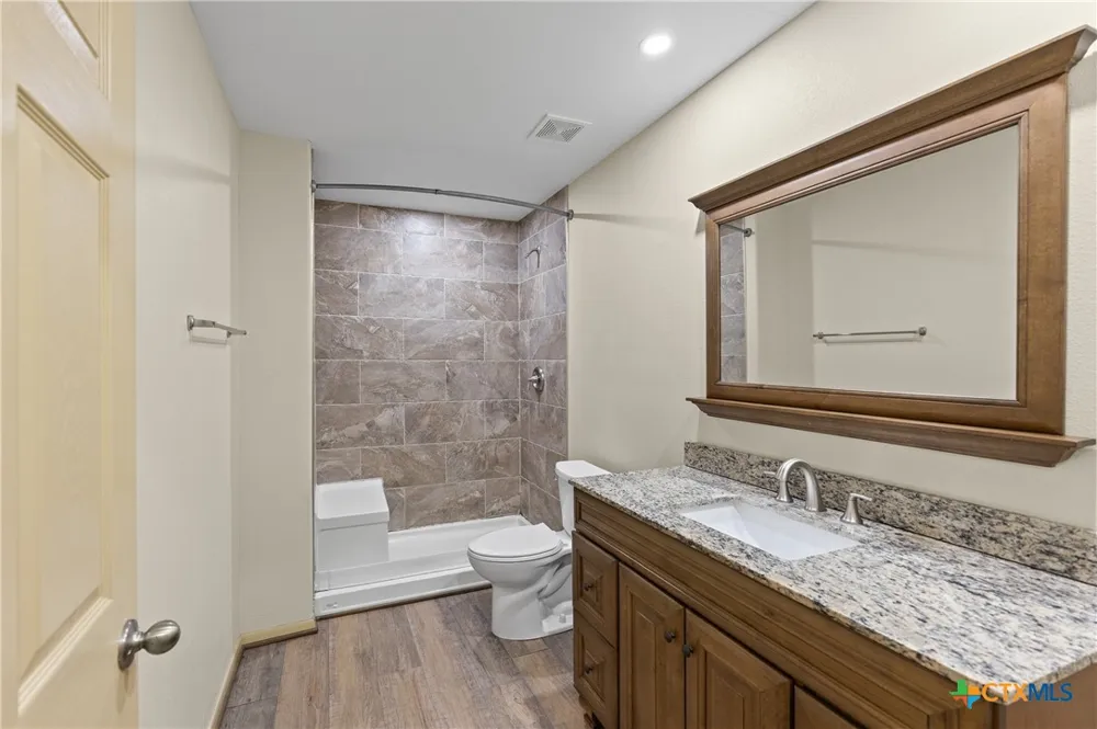 407 S 4th Ganado, TX 77962