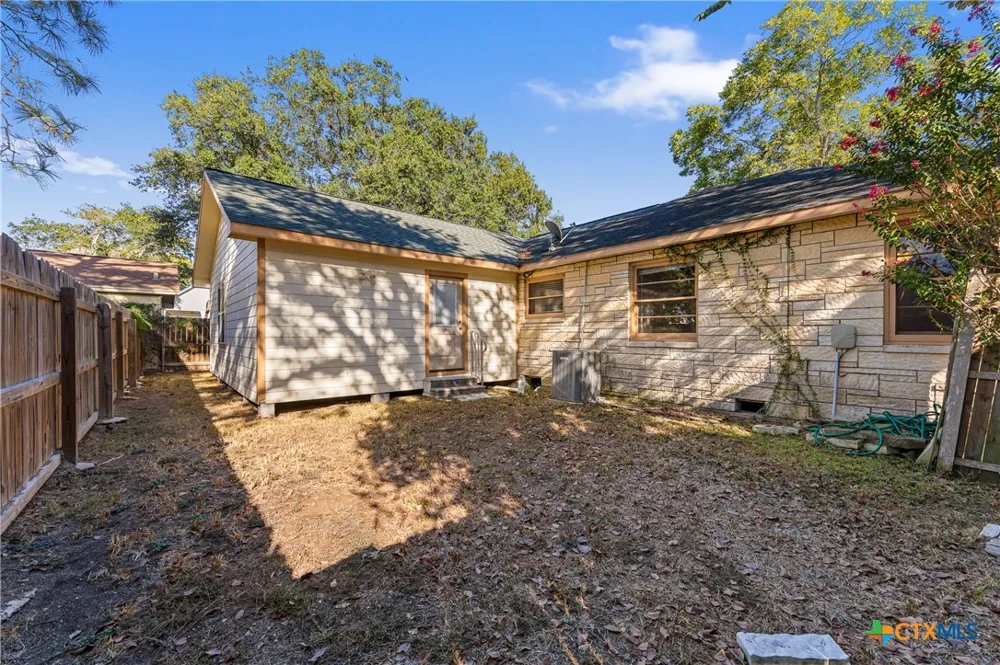 407 S 4th Ganado, TX 77962