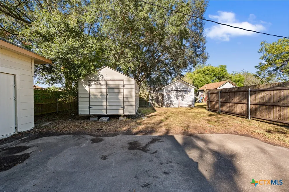407 S 4th Ganado, TX 77962