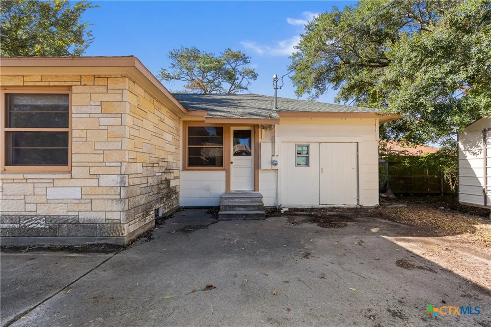 407 S 4th Ganado, TX 77962