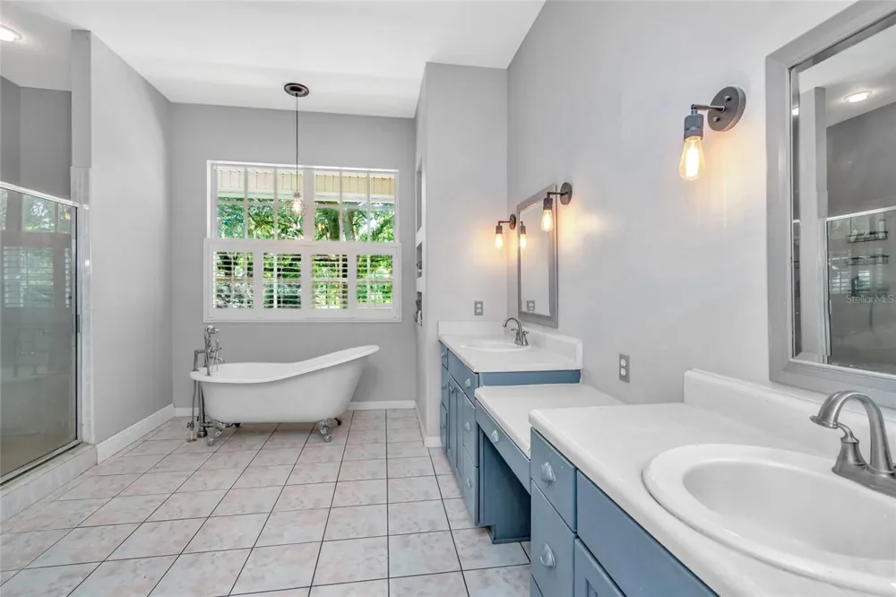 6122 REGINA PLACE Land O Lakes, FL 34639