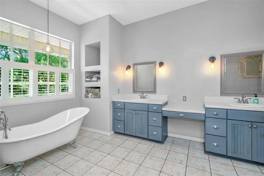 6122 REGINA PLACE Land O Lakes, FL 34639