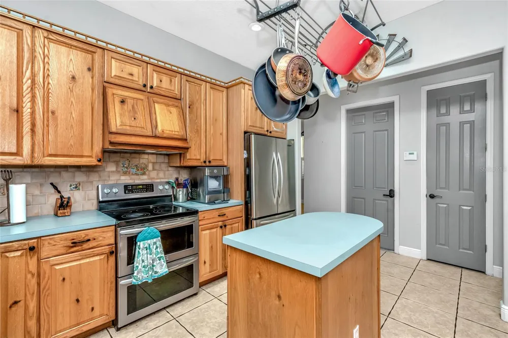 6122 REGINA PLACE Land O Lakes, FL 34639