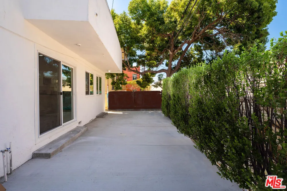 733 Hayworth Avenue Los Angeles, CA 90046