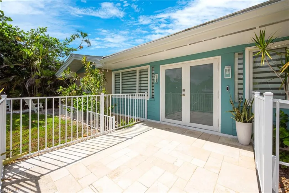 5885 Pine Tree Drive Sanibel, FL 33957