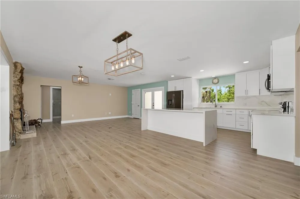 5885 Pine Tree Drive Sanibel, FL 33957