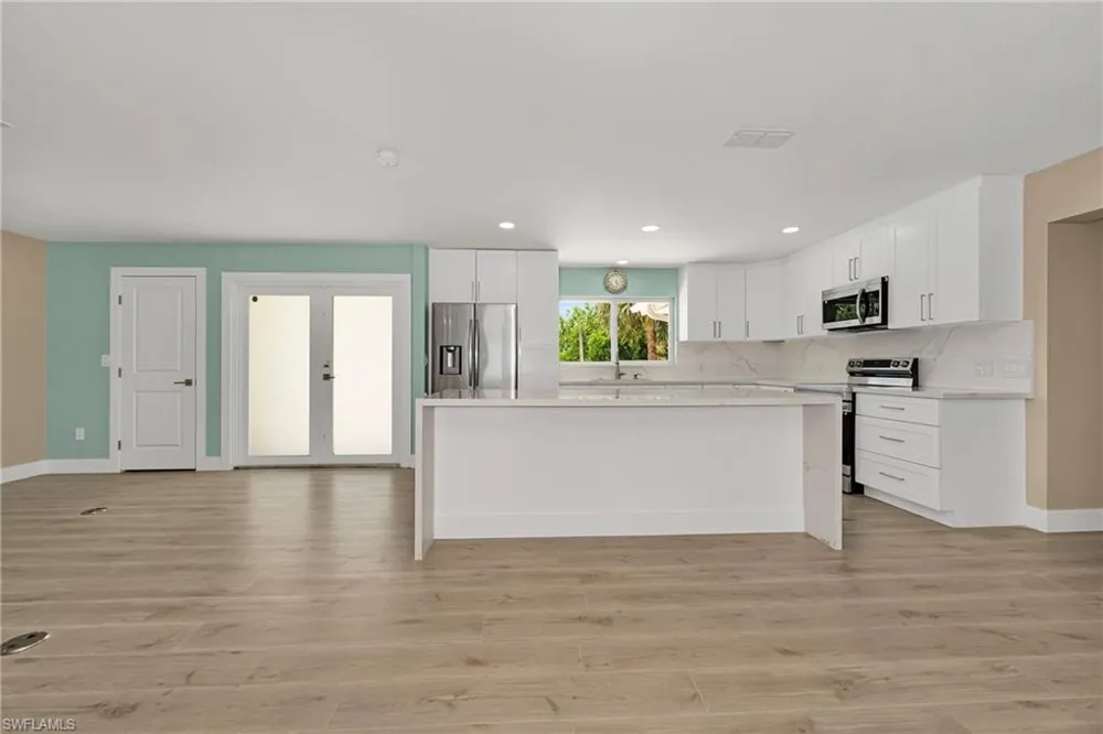 5885 Pine Tree Drive Sanibel, FL 33957