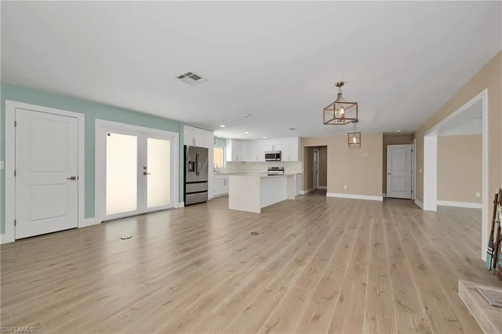 5885 Pine Tree Drive Sanibel, FL 33957