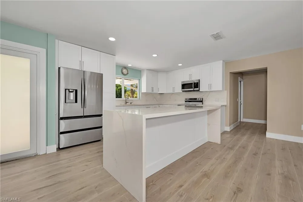 5885 Pine Tree Drive Sanibel, FL 33957