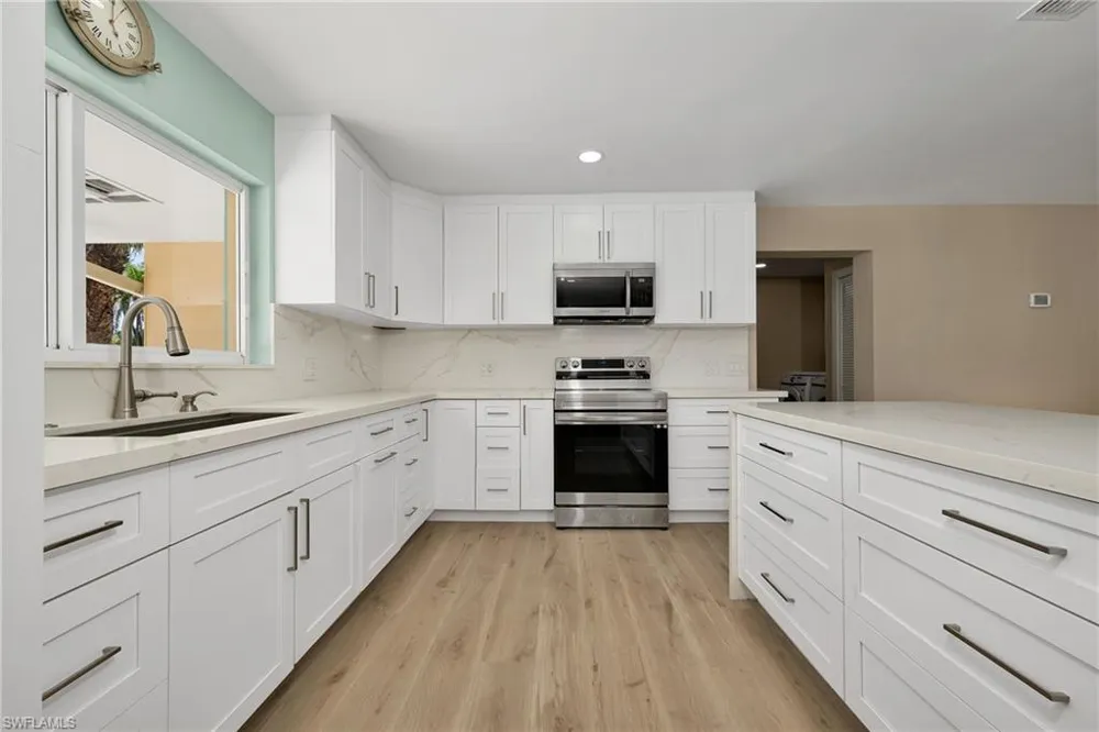 5885 Pine Tree Drive Sanibel, FL 33957