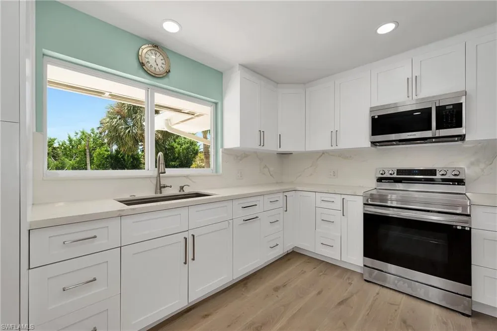 5885 Pine Tree Drive Sanibel, FL 33957