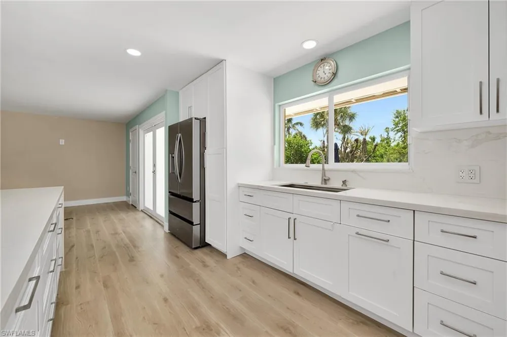 5885 Pine Tree Drive Sanibel, FL 33957