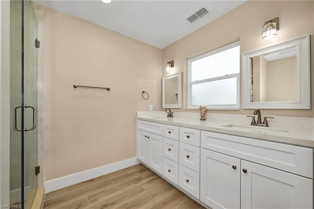 5885 Pine Tree Drive Sanibel, FL 33957