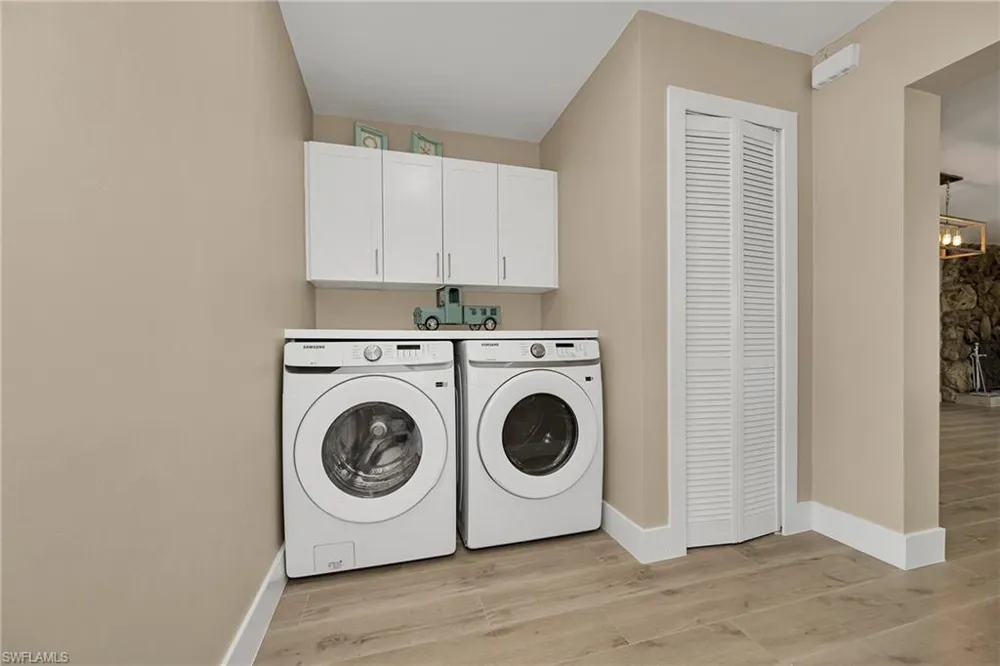 5885 Pine Tree Drive Sanibel, FL 33957