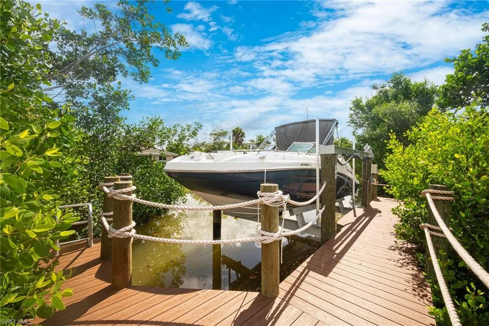 5885 Pine Tree Drive Sanibel, FL 33957